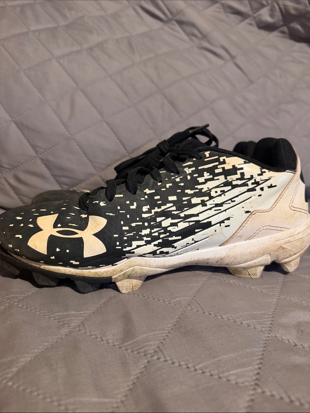 Under Armour Black and White Men’s Cleats